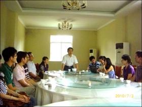 團結(jié)一致，奮力拼搏